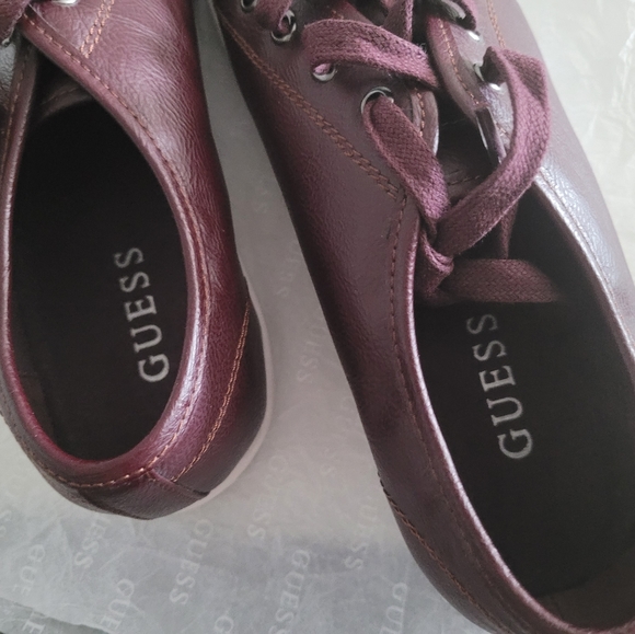 GUESS Mens Size 8 Sneaker Shoes! - Picture 4 of 8